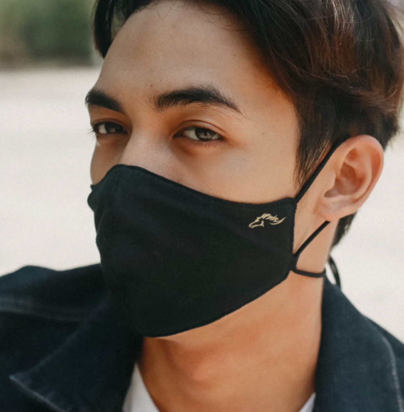 แมสผ้า ทรงsport ห้อยคอ ปรับสาย ให้เข้ากับรูปหน้า สีดํา แบรนด์ pegasus