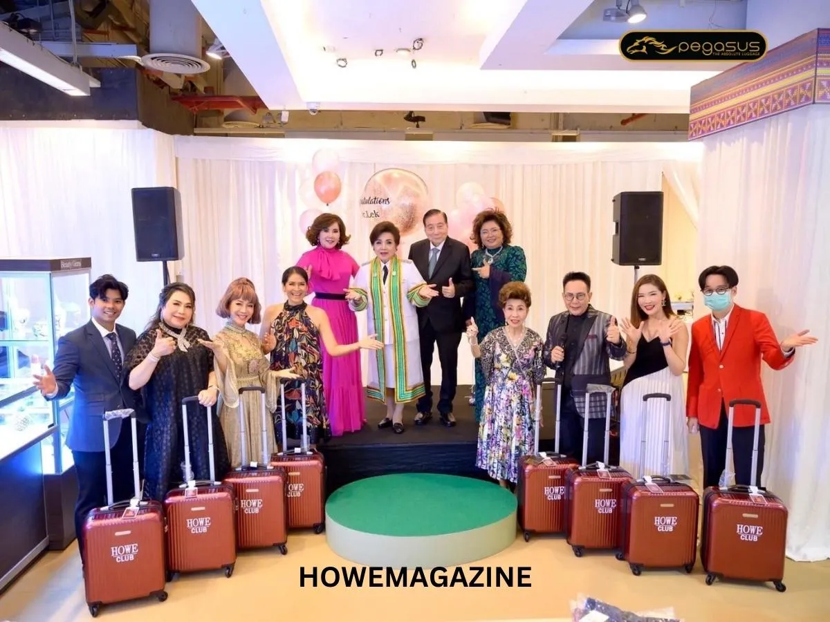 สมาชิก IMFAM รุ่น 2 และกระเป๋าเดินทางpegasus luggage สีแดง พิมพ์โลโก้ Howe Club