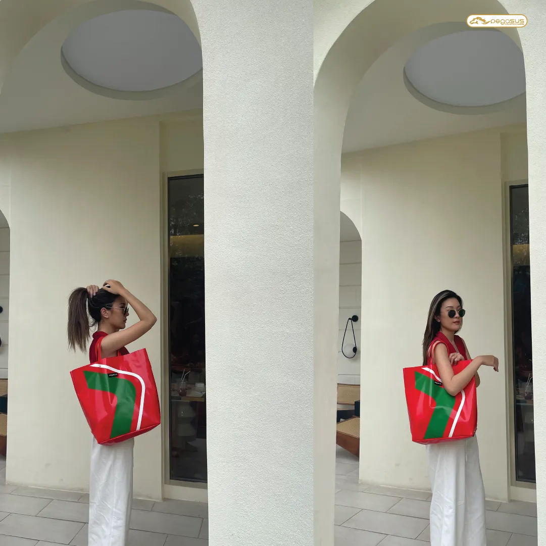 กระเป๋าผ้าใบสะพายข้าง สีแดง รุ่น Rubypine Totebag