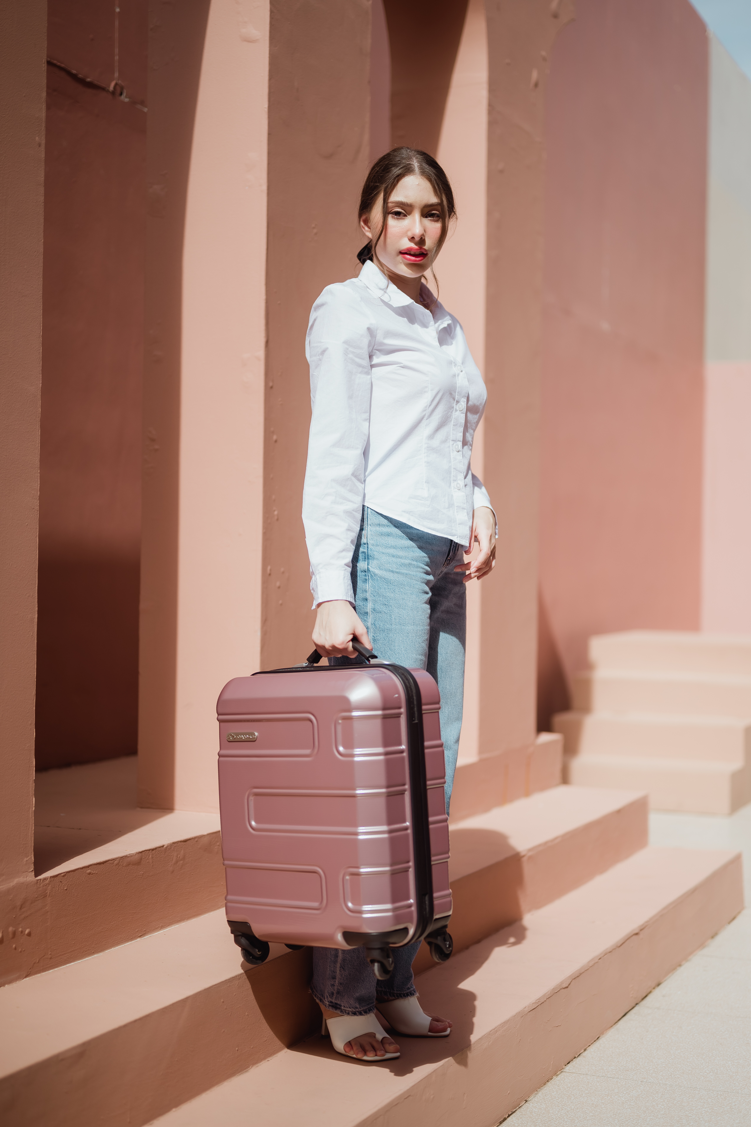 กระเป๋าเดินทางล้อลากขนาด 18 นิ้ว สีชมพู รุ่น New Morgan