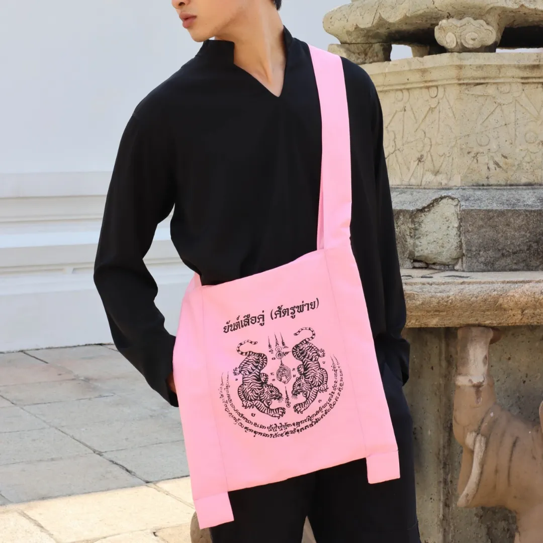 กระเป๋าผ้า กระเป๋าย่าม กระเป๋าสะพายข้าง ลายยันต์เสือคู่ สักยันต์เสือคู่